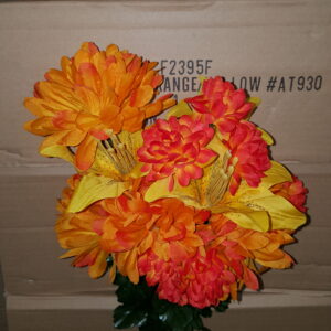 F2395F Ball Mum Mixed Bouquet 14